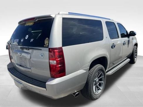 Used 2007 Chevrolet Suburban LT w/ LT Preferred Equipment Group AWD/4WD image 7