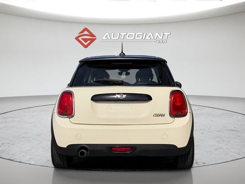 Used 2018 MINI Cooper 2-Door Hardtop FWD image 9