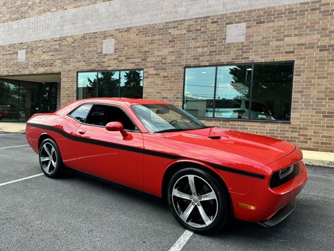 Used 2014 Dodge Challenger R/T w/ Electronics Convenience Group RWD image 30