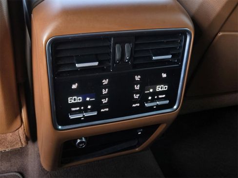 Used 2023 Porsche Cayenne Platinum Edition w/ Premium Package Plus (PIA) image 20