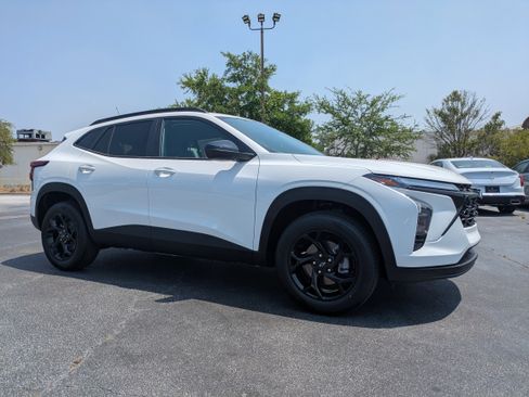 New 2026 Chevrolet Trax LT FWD image 3