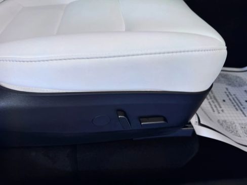 Used 2022 Tesla Model Y Long Range image 14