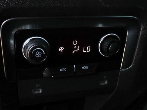 Used 2021 Chevrolet Suburban LT RWD image 50