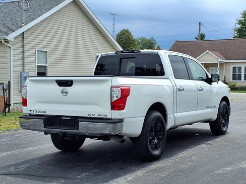 Used 2018 Nissan Titan SV image 7
