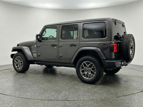 Used 2025 Jeep Wrangler Sahara image 6