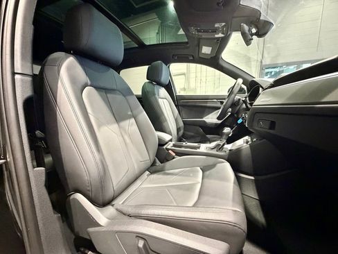 Used 2025 Audi Q3 2.0T Premium image 31