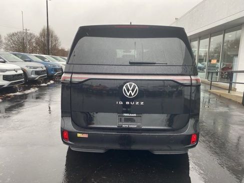 New 2025 Volkswagen ID. Buzz Pro S RWD image 10