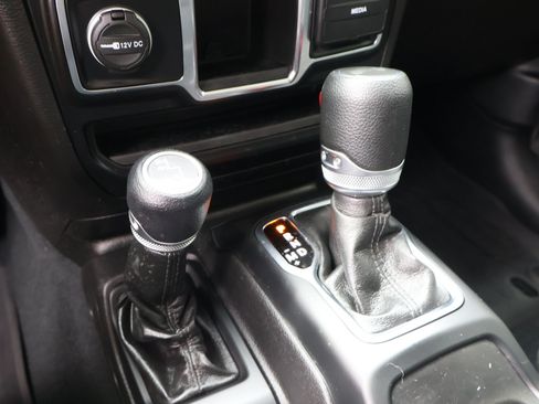 Used 2022 Jeep Wrangler Unlimited Sport AWD/4WD image 26