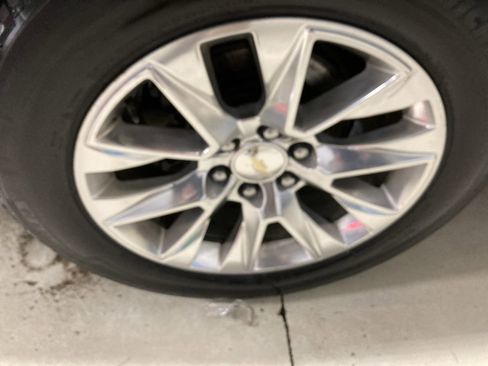 Used 2021 Chevrolet Suburban Premier w/ Premium Package image 9