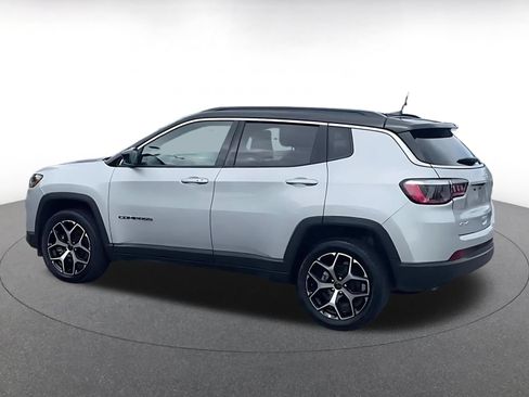 Used 2025 Jeep Compass Limited AWD/4WD image 10