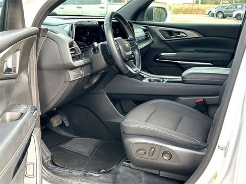 Used 2024 Chevrolet Traverse LT image 10