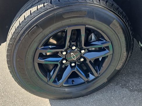 Used 2019 Chevrolet Silverado 1500 Custom Trail Boss w/ Custom Convenience Package AWD/4WD image 4