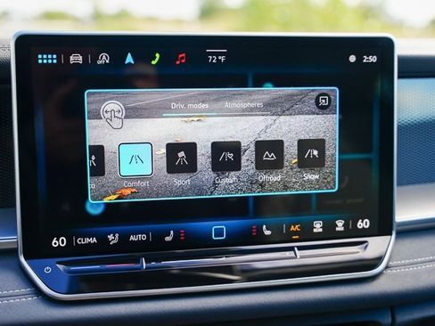 New 2025 Volkswagen Tiguan SE image 17