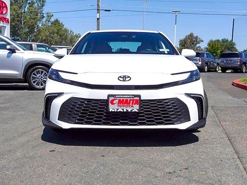 Certified 2025 Toyota Camry SE FWD image 3