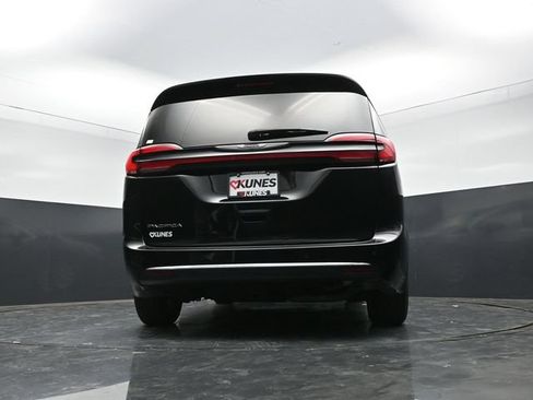 Used 2024 Chrysler Pacifica Touring-L FWD image 48