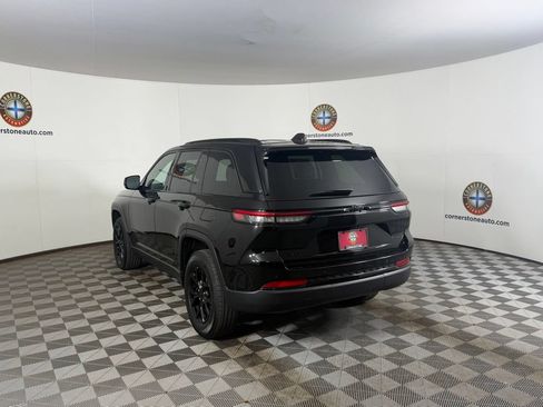 Used 2025 Jeep Grand Cherokee Altitude AWD/4WD image 21