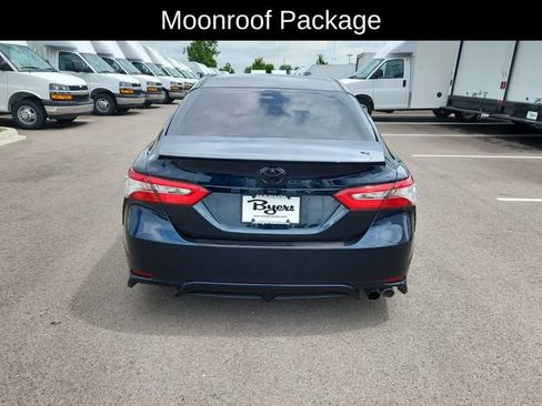 Used 2018 Toyota Camry SE w/ Moonroof Package FWD image 8