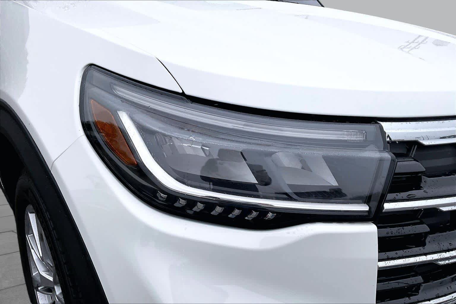 Used 2025 Ford Explorer Active w/ Active Comfort Package AWD/4WD image 27