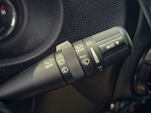 Used 2018 Jeep Wrangler Unlimited Rubicon AWD/4WD image 16