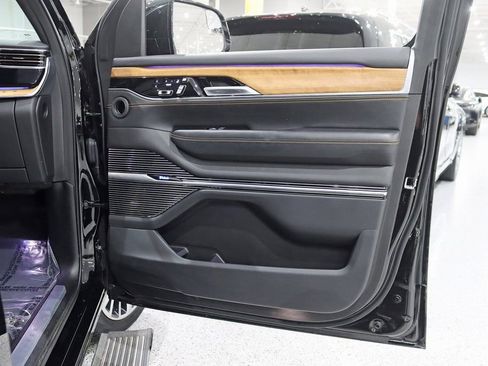 Used 2024 Jeep Grand Wagoneer Series III image 40