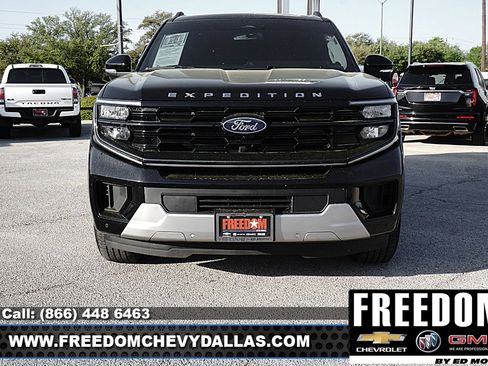 Used 2025 Ford Expedition Max Platinum image 2