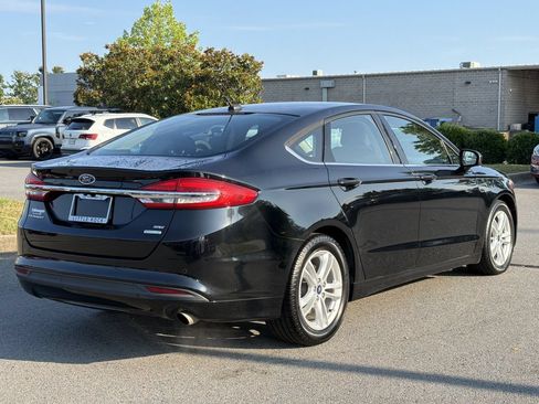 Used 2018 Ford Fusion SE w/ Fusion SE Technology Package FWD image 5