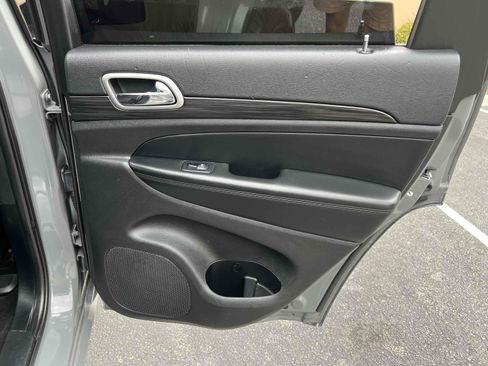 Used 2022 Jeep Grand Cherokee Laredo X RWD image 39