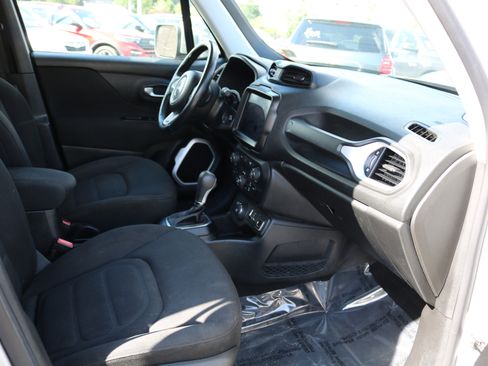 Used 2018 Jeep Renegade Latitude w/ UConnect 8.4 Nav Group image 41