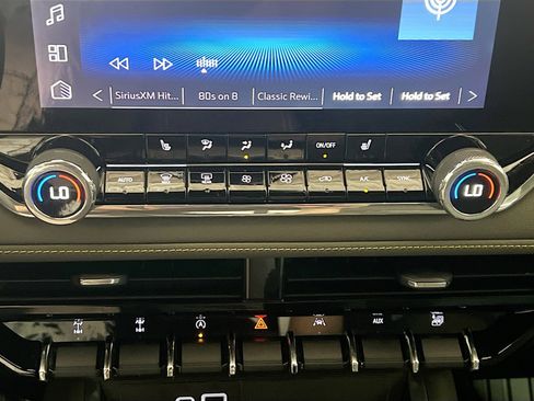 Used 2024 Chevrolet Colorado ZR2 w/ Technology Package AWD/4WD image 11