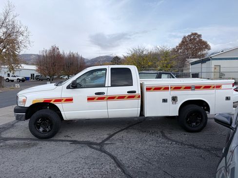 Used 2009 Dodge Ram 2500 Truck SXT image 2