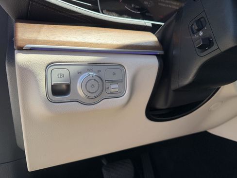 Certified 2025 Mercedes-Benz GLS 450 4MATIC image 6