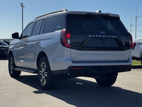 New 2026 Ford Expedition Active image 9