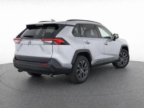 Used 2024 Toyota RAV4 XLE AWD/4WD image 4