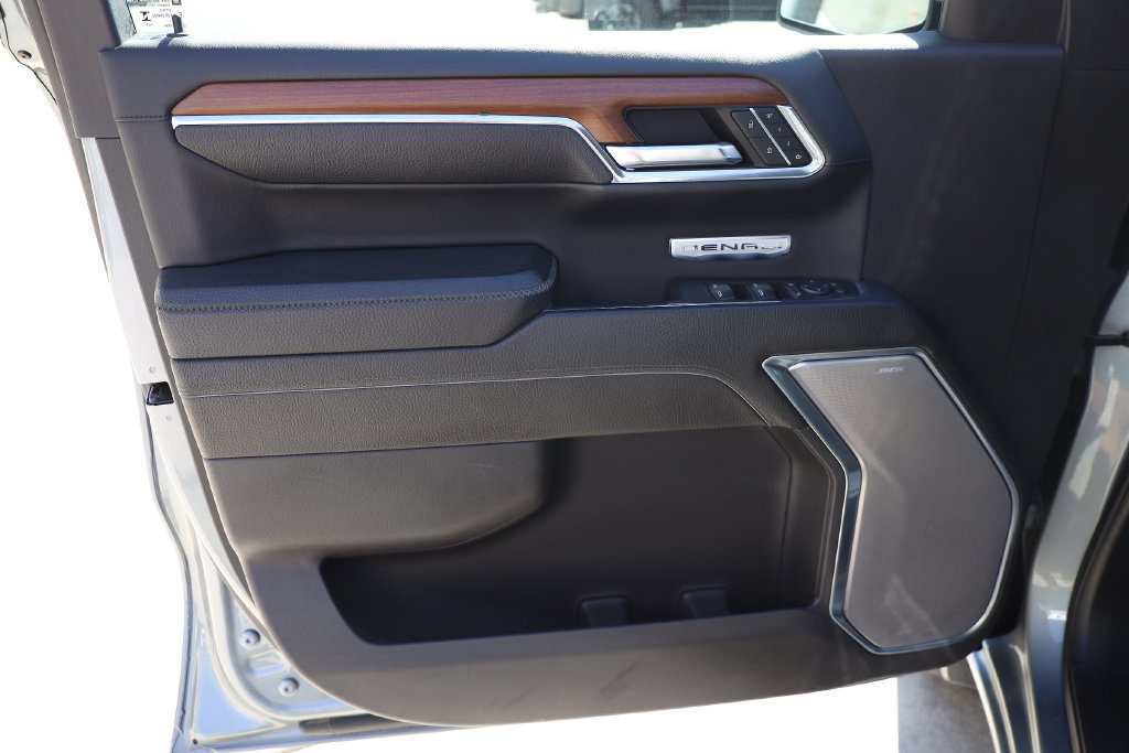 Used 2023 GMC Sierra 1500 Denali w/ Technology Package AWD/4WD image 10