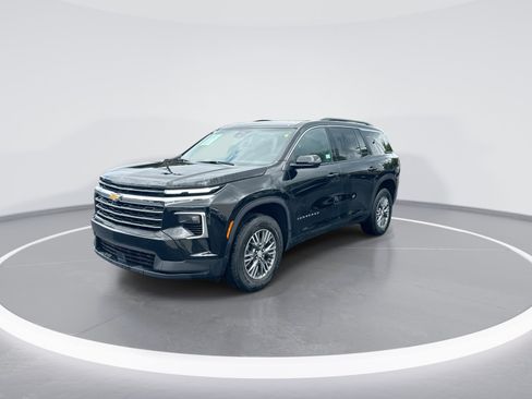 Used 2025 Chevrolet Traverse LT FWD image 5
