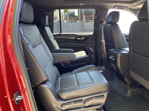 Used 2024 GMC Yukon XL Denali AWD/4WD image 17