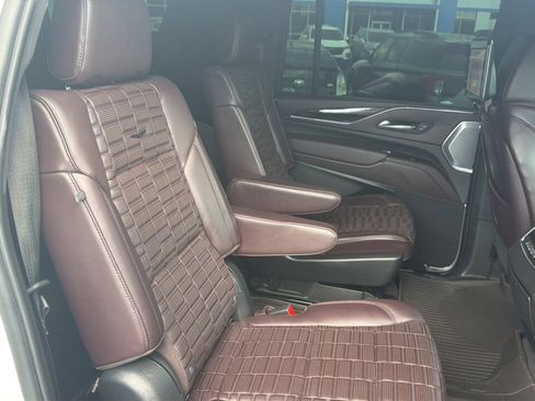 Used 2023 Cadillac Escalade ESV Sport Platinum w/ LPO, ONYX Package image 12