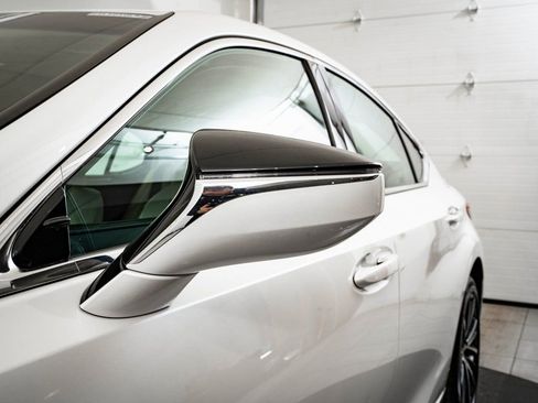 Certified 2023 Lexus ES 250 w/ Premium Package image 17