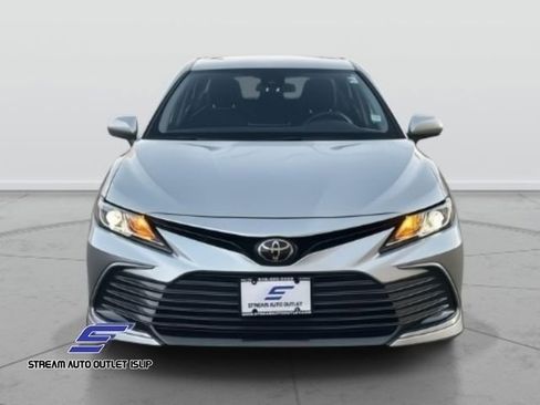 Used 2023 Toyota Camry LE image 2