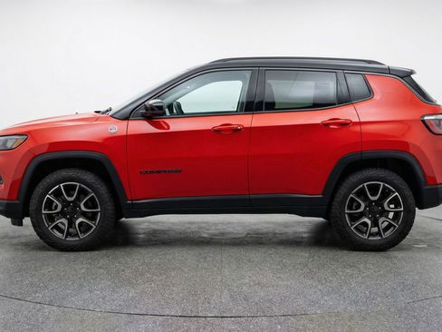 Used 2025 Jeep Compass Trailhawk image 5