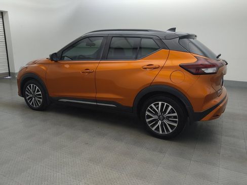 Used 2023 Nissan Kicks SR w/ SR Premium Package FWD image 3