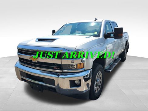 Used 2018 Chevrolet Silverado 2500 LT w/ LT Fleet Convenience Package AWD/4WD image 3