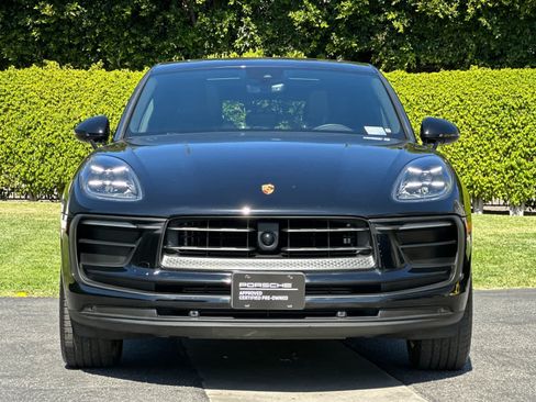 Certified 2025 Porsche Macan AWD/4WD image 11
