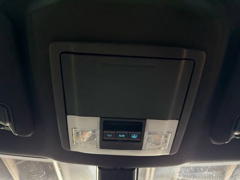 Used 2019 Ford Explorer Platinum AWD/4WD image 34