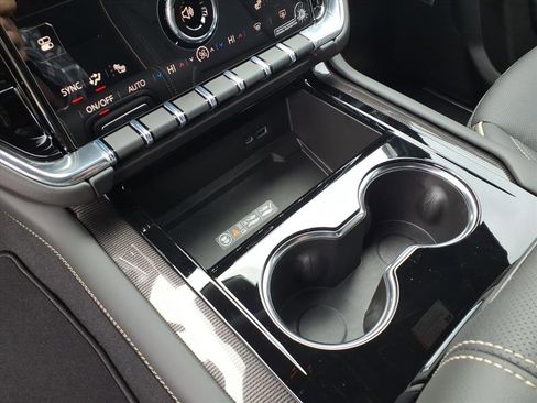 New 2026 GMC Yukon XL Elevation image 17