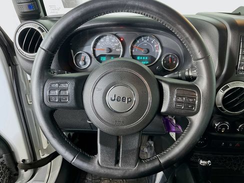 Used 2017 Jeep Wrangler Unlimited Sahara w/ Dual Top Group AWD/4WD image 13