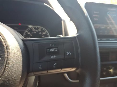 Used 2023 Nissan Rogue S AWD/4WD image 15