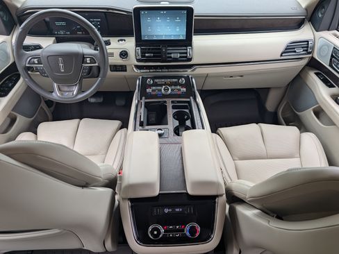 Used 2021 Lincoln Navigator Reserve w/ Luxury Package RWD image 19