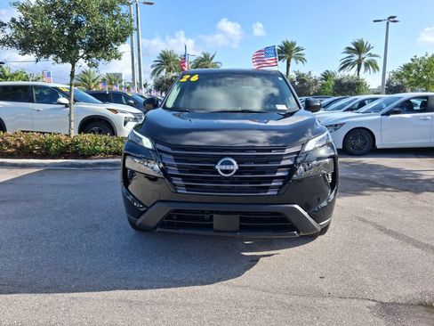 Used 2026 Nissan Rogue SV FWD image 2