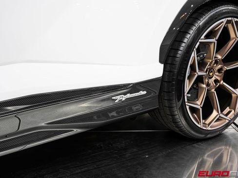 Used 2024 Lamborghini Urus Performante AWD/4WD image 20